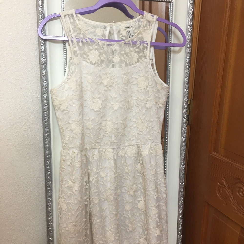 Medium White Knee Lenght Lace Dress